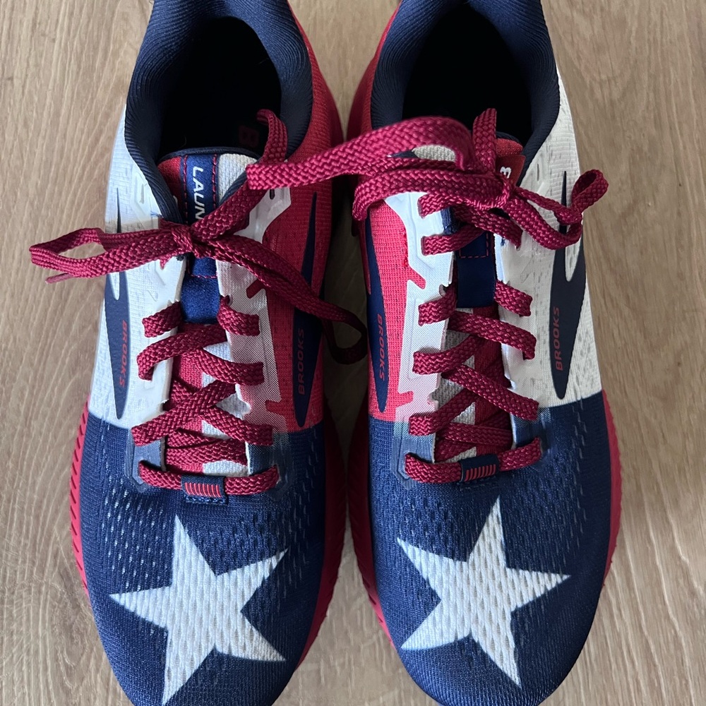 Brooks Launch 8 Texas Special Edition Star-Patterned Sneakers - Blue, White, Red